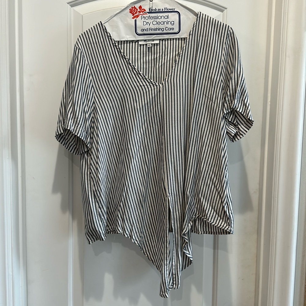 Madewell Tie-Front Blue and white v-neck top, size M